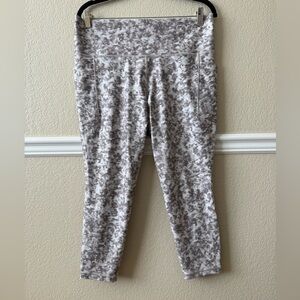 LIKE NEW Athleta Salutation Stash 7/8 Tight Leggings Pockets Floral Size XL